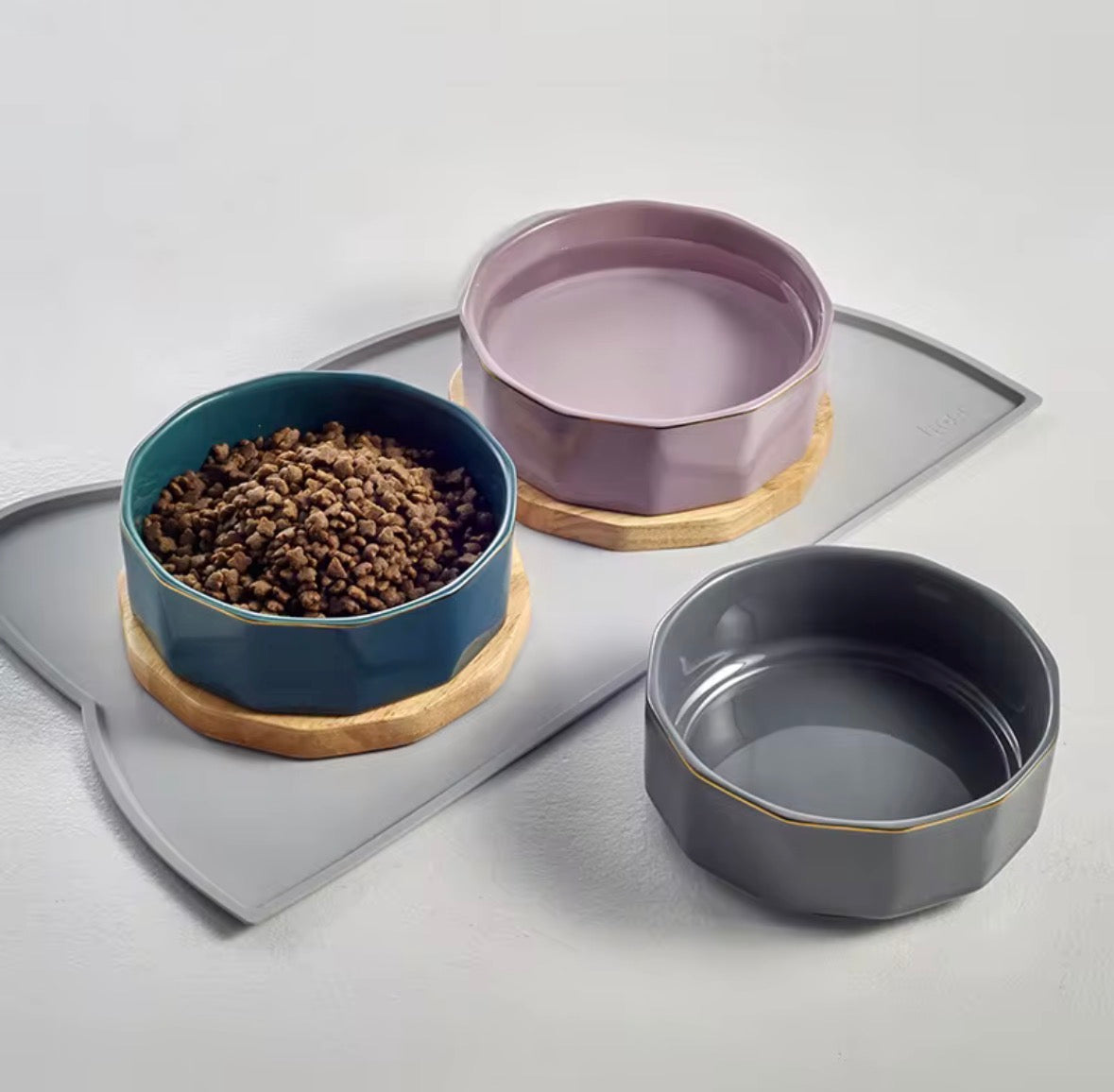 Oven-Safe Ceramic Food Bowl with Bamboo Underlay